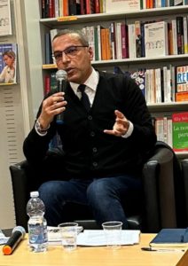 L'autore, professor Mustafa Rajab Younis